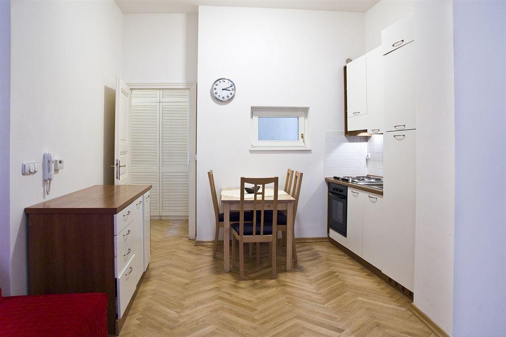 Ai Quattro Angeli Aparthotel Praha Bagian luar foto