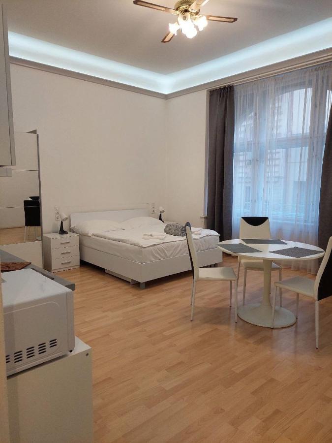 Ai Quattro Angeli Aparthotel Praha Bagian luar foto