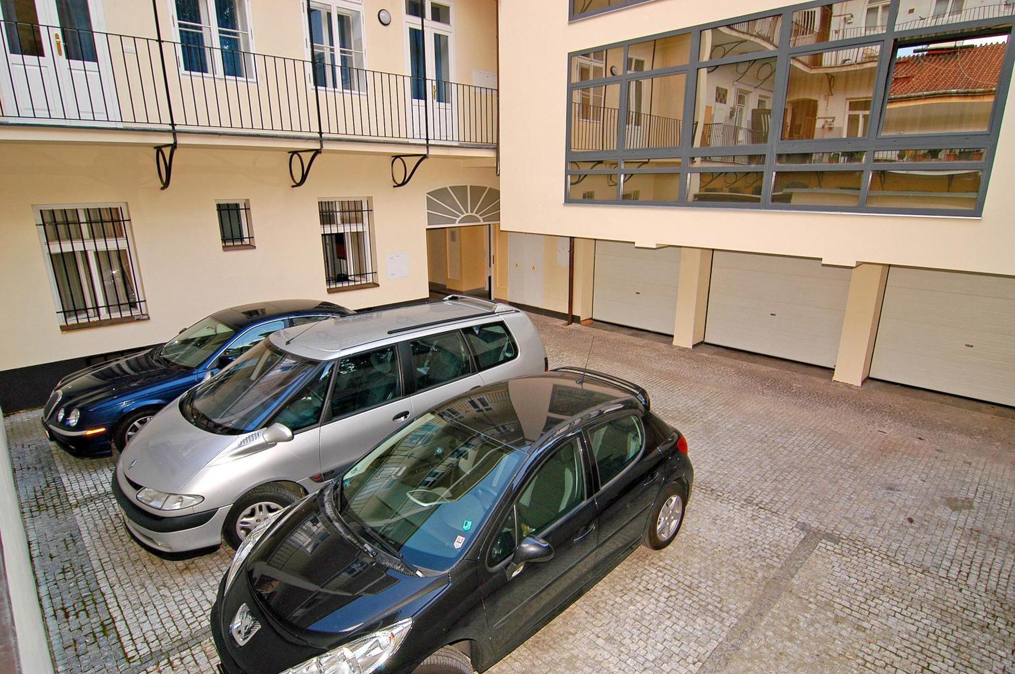 Ai Quattro Angeli Aparthotel Praha Bagian luar foto
