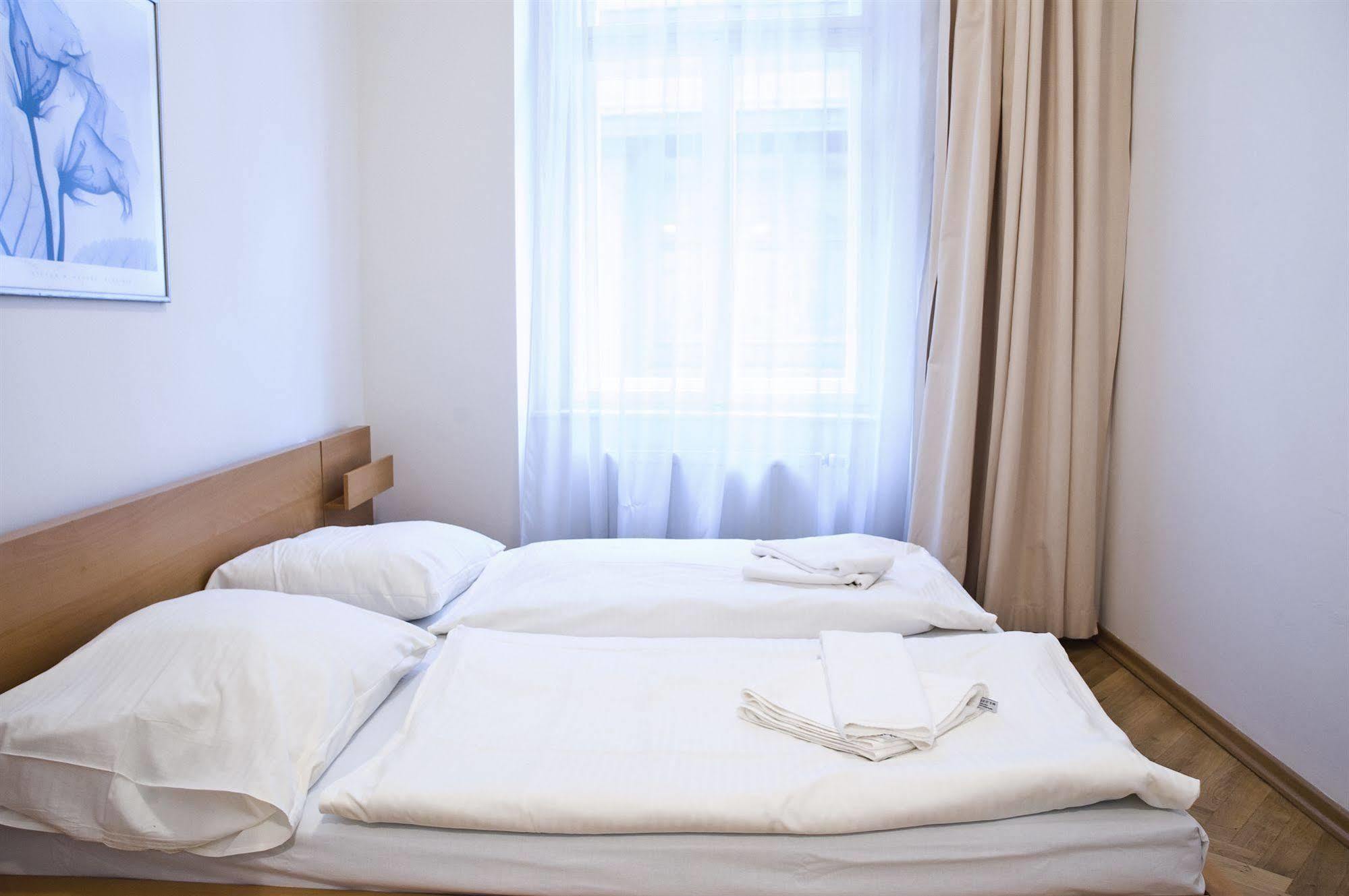 Ai Quattro Angeli Aparthotel Praha Bagian luar foto
