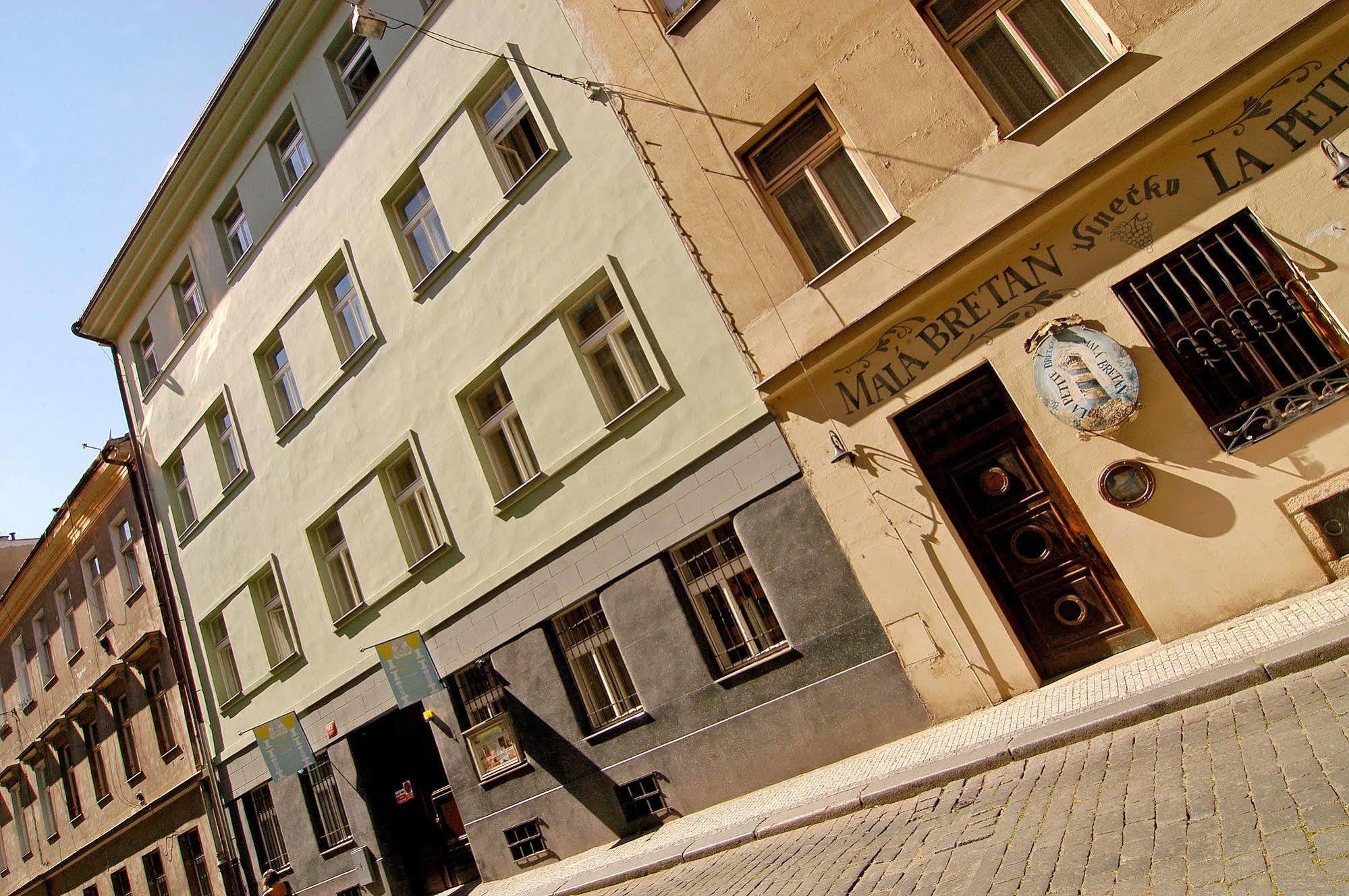 Ai Quattro Angeli Aparthotel Praha Bagian luar foto
