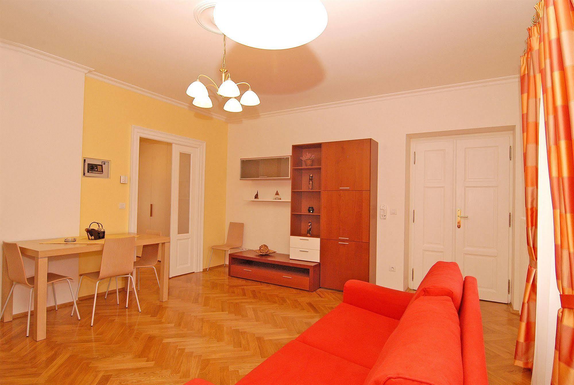 Ai Quattro Angeli Aparthotel Praha Bagian luar foto